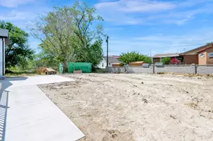 54 W Woodrow St, Murray, UT 84107 - Photo 37