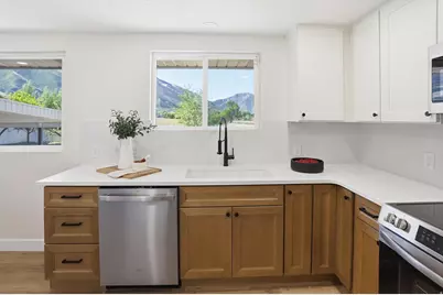 810 E Maple St, Mapleton, UT 84664 - Photo 9