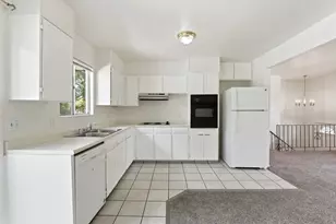 7059 S 1850 E, Cottonwood Heights, UT 84121 - Photo 9