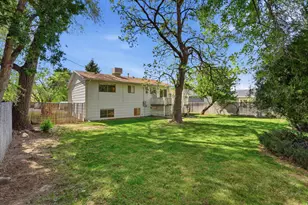 7059 S 1850 E, Cottonwood Heights, UT 84121 - Photo 35