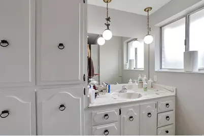 986 E Oxford Dr N, Kaysville, UT 84037 - Photo 9