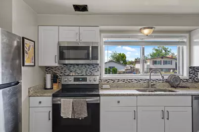 107 W 2200 N, Sunset, UT 84015 - Photo 9