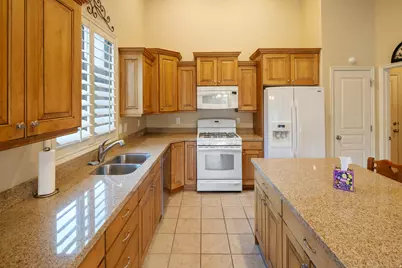 687 E 1280 N #7, Orem, UT 84097 - Photo 17