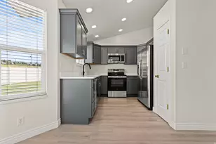 3948 S 2525 W, Roy, UT 84067 - Photo 9