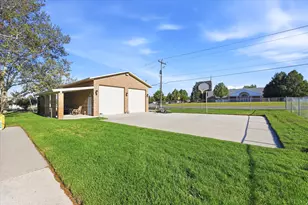 10185 S Chattel Cir W, South Jordan, UT 84095 - Photo 17