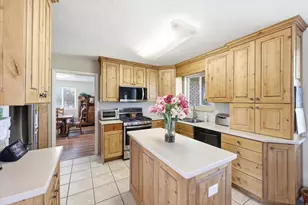 10185 S Chattel Cir W, South Jordan, UT 84095 - Photo 3