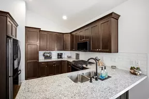 10682 S Bridlewood Ln E, Sandy, UT 84092 - Photo 5
