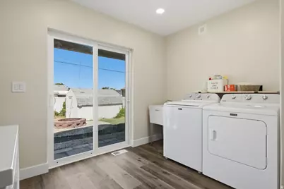 320 S 320 W, Tooele, UT 84074 - Photo 15