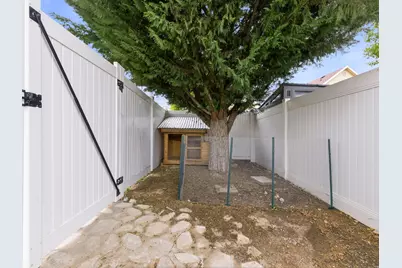 7901 N Weeping Ash Dr, Eagle Mountain, UT 84005 - Photo 23