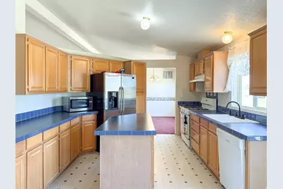 141 S 100 E, Emery, UT 84522 - Photo 3