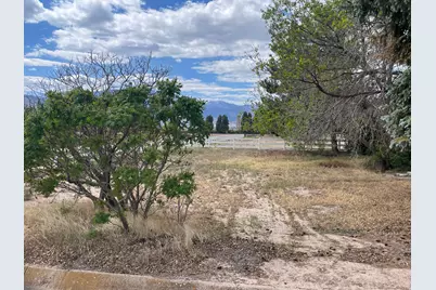 438 E Main St, Elsinore, UT 84724 - Photo 9