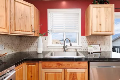 266 W Beverlee Ann Dr, Draper, UT 84020 - Photo 11
