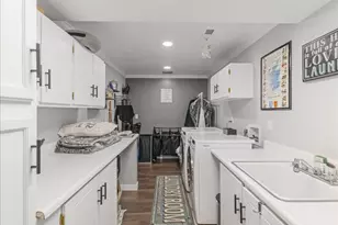 9135 S Morningview Dr E, Sandy, UT 84094 - Photo 33