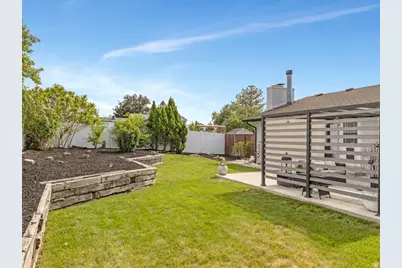9135 S Morningview Dr E, Sandy, UT 84094 - Photo 35