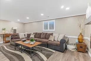 9135 S Morningview Dr E, Sandy, UT 84094 - Photo 25