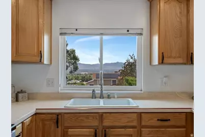 9135 S Morningview Dr E, Sandy, UT 84094 - Photo 9