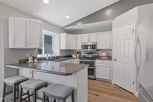 558 E Cherry Plum Ct, Sandy, UT 84070 - Photo 7