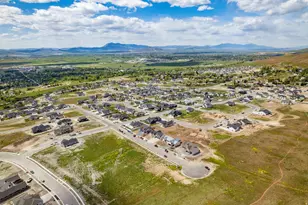 1139 E Center St, Hyde Park, UT 84318 - Photo 39
