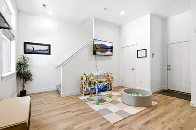 10 W Beebe Ln S, Murray, UT 84107 - Photo 3