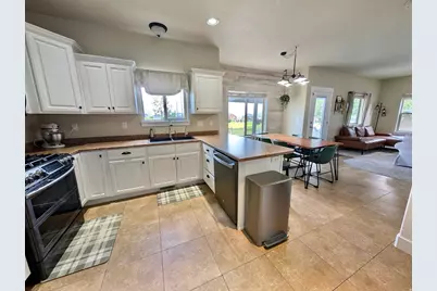 8936 N Barton Creek Dr, Eagle Mountain, UT 84005 - Photo 21