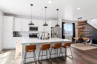 1546 E 3175 N, Layton, UT 84040 - Photo 9