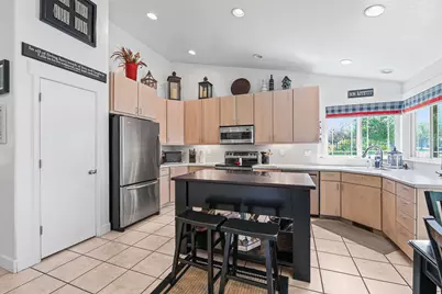 31 Village Square Rd, Centerville, UT 84014 - Photo 11