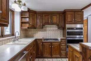 5529 S Woodcrest Dr E, Holladay, UT 84117 - Photo 11