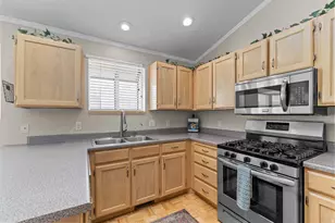 10812 S Granite Dr, Sandy, UT 84094 - Photo 9