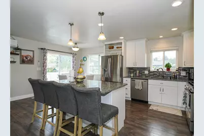 2444 E Quail Run Dr S, Sandy, UT 84093 - Photo 3