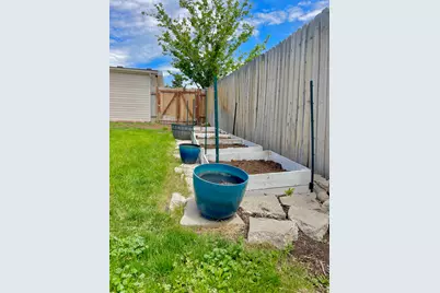 2444 E Quail Run Dr S, Sandy, UT 84093 - Photo 19