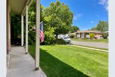 2444 E Quail Run Dr S, Sandy, UT 84093 - Photo 21