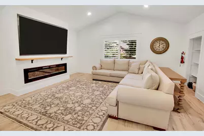 668 W Kensington St N, Farmington, UT 84025 - Photo 3