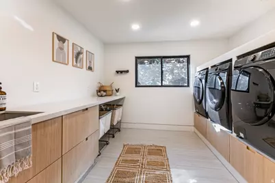 4 E Pepperwood Dr, Sandy, UT 84092 - Photo 27