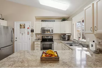 7737 N Ranches Pkwy, Eagle Mountain, UT 84005 - Photo 9