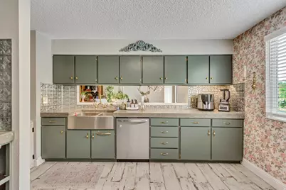 638 N Sir Philip Dr W, Salt Lake City, UT 84116 - Photo 9