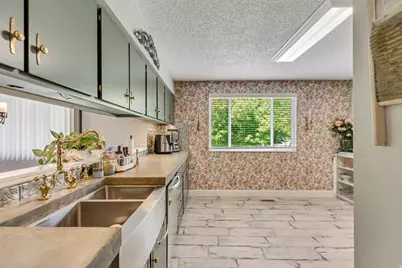 638 N Sir Philip Dr W, Salt Lake City, UT 84116 - Photo 7