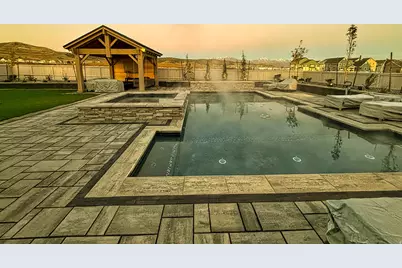 1023 S Candlelight Dr, Saratoga Springs, UT 84045 - Photo 3