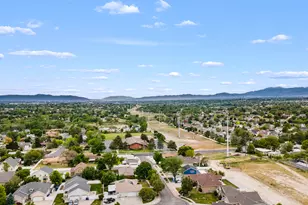 881 W Mt Nebo Dr, Taylorsville, UT 84123 - Photo 29