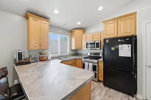 2061 E 7550 S, South Weber, UT 84405 - Photo 9