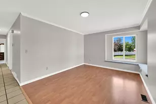 711 S 825 E, Layton, UT 84041 - Photo 7