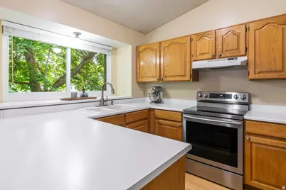 1572 S 400 E, Kaysville, UT 84037 - Photo 7