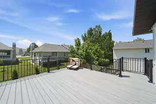 323 Tobe Dr, Centerville, UT 84014 - Photo 13