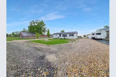 145 N 400 E, Levan, UT 84639 - Photo 3