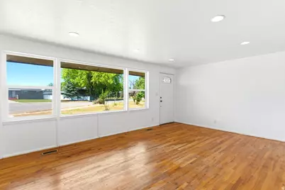 878 N Garnet E, Layton, UT 84041 - Photo 3