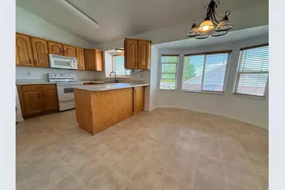 938 W 1520 N, Clinton, UT 84015 - Photo 5