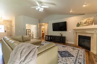 1828 W 1400 N, Clinton, UT 84015 - Photo 3