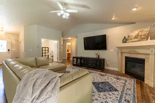 1828 W 1400 N, Clinton, UT 84015 - Photo 3