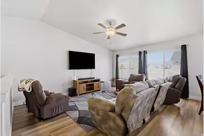 1127 W Honeycomb Dr, Grantsville, UT 84029 - Photo 5