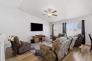 1127 W Honeycomb Dr, Grantsville, UT 84029 - Photo 5
