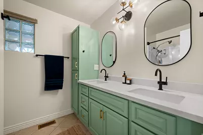 6751 S 2300 E, Cottonwood Heights, UT 84121 - Photo 13